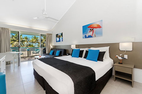By The Sea Port Douglas - Accommodation NSW 4