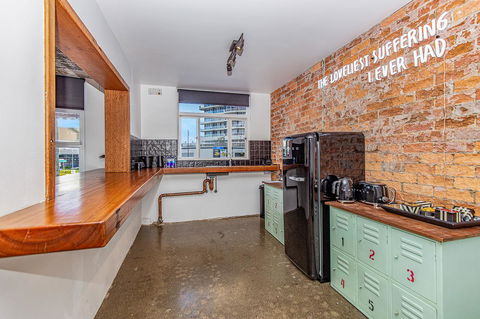 The Pink Hotel Coolangatta - Accommodation NSW 4