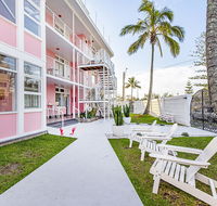 The Pink Hotel Coolangatta - Accommodation NSW