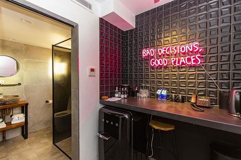 The Pink Hotel Coolangatta - Accommodation NSW 15