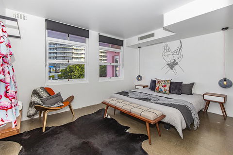 The Pink Hotel Coolangatta - Accommodation NSW 11