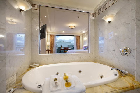 Imperial Hotel Gold Coast - Accommodation NSW 6