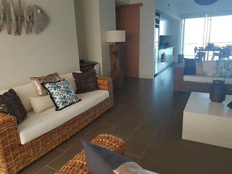 Penthouse On Bright Point - Accommodation NSW 4