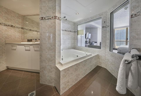 Novotel Surfers Paradise - Accommodation NSW 10