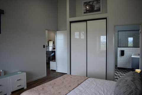 Ironbark House - Accommodation NSW 23