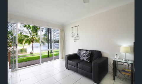 Bay Of Palms - Accommodation NSW 2