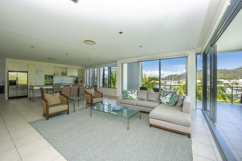 Blue On Blue Apartment 1031 - Accommodation NSW 4