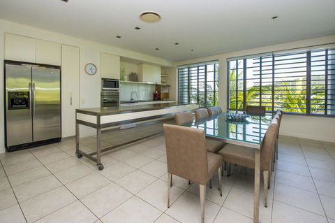 Blue On Blue Apartment 1031 - Accommodation NSW 3