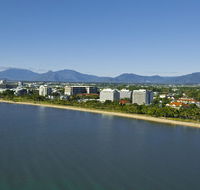 Holiday Inn Cairns Harbourside - Accommodation NSW