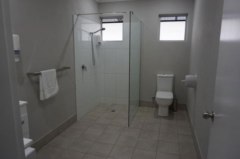 YAL Cairns - A Motel That Makes A Difference - Accommodation NSW 2