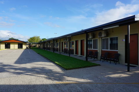 YAL Cairns - A Motel That Makes A Difference - Accommodation NSW 39