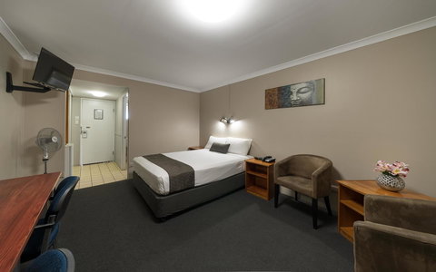 Cosmopolitan Motel & Serviced Apartments - Accommodation NSW 5