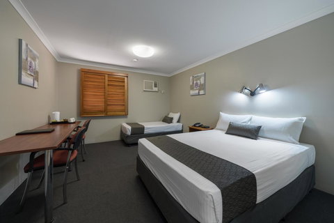 Cosmopolitan Motel & Serviced Apartments - Accommodation NSW 4