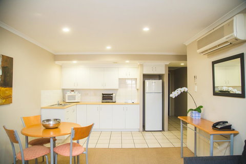 Cosmopolitan Motel & Serviced Apartments - Accommodation NSW 19