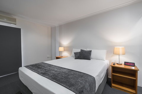 Cosmopolitan Motel & Serviced Apartments - Accommodation NSW 3