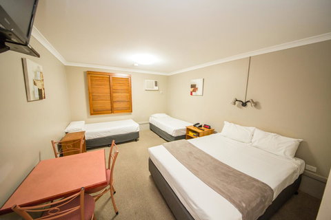 Cosmopolitan Motel & Serviced Apartments - Accommodation NSW 7