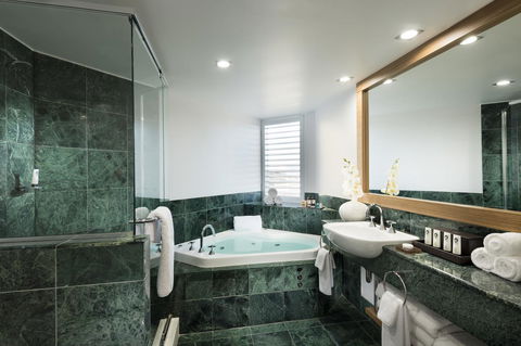 Sofitel Gold Coast Broadbeach - Accommodation NSW 4