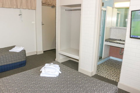 Brighton Hotel - Accommodation NSW 5