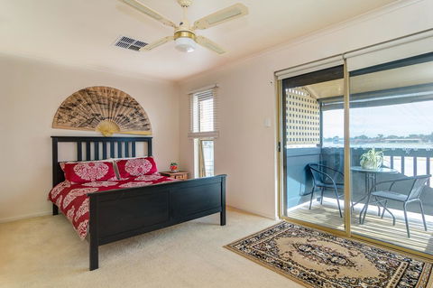 West Lakes Townhouse - Accommodation NSW 0
