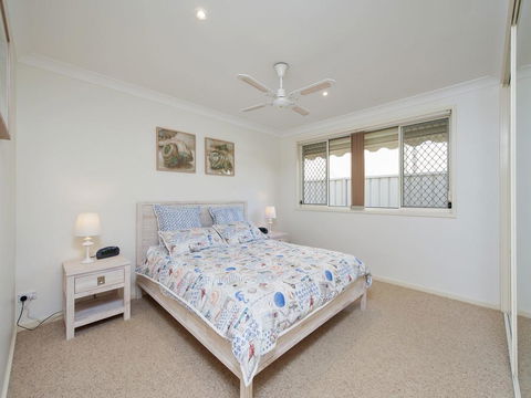 White Horses, 7A Achilles Street - Accommodation NSW 3