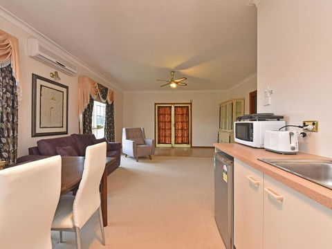 Wine Country Homestead Estate - Accommodation NSW 3