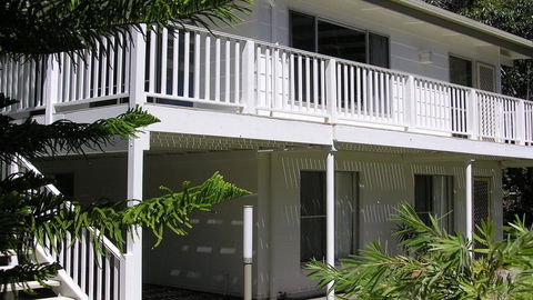 Wonky Pine Beach House, NARRWALLEE- 4 Bedroom - Accommodation NSW 0
