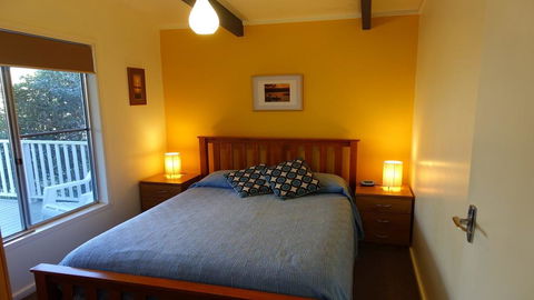 Wonky Pine Beach House, NARRWALLEE- 4 Bedroom - Accommodation NSW 3