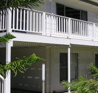 Wonky Pine Beach House NARRWALLEE- 4 bedroom - Accommodation NSW