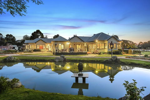 Woodend Old School House - Accommodation NSW 1