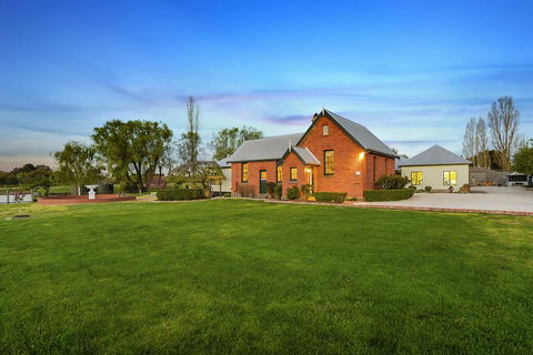 Woodend Old School House - Accommodation NSW 0