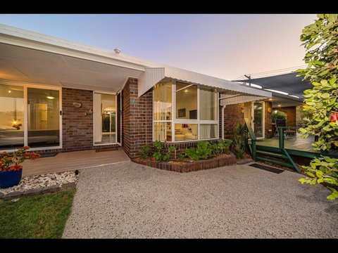 Woorim Secluded Palms Cottage - Accommodation NSW 0