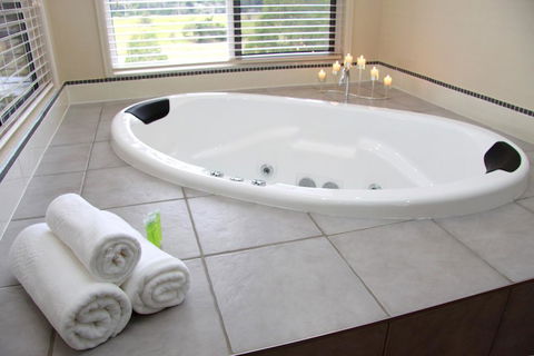 Yabbaloumba Retreat - Accommodation NSW 2