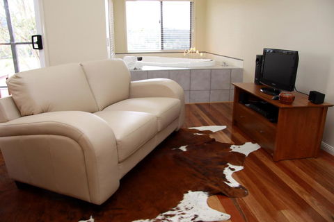 Yabbaloumba Retreat - Accommodation NSW 3
