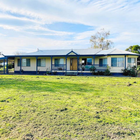 Yarragon 4 Bedroom House In Gippsland - Accommodation NSW 3