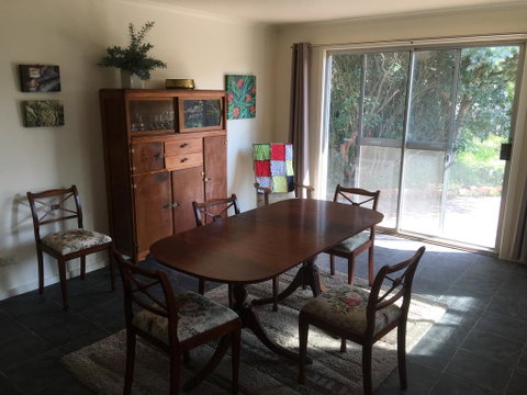 Yarram Cottage: Art And Accommodation - Accommodation NSW 3