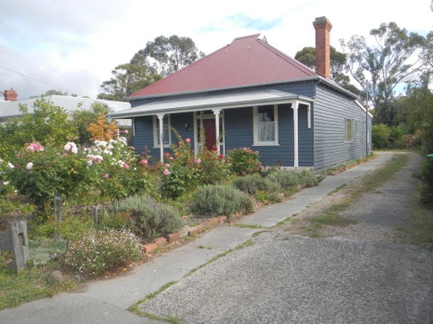 Yarram Cottage: Art And Accommodation - Accommodation NSW 1