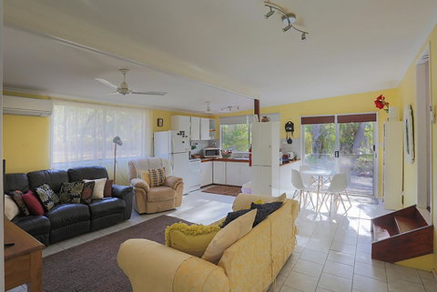 Yellow Cottage - Bush And Beach - Accommodation NSW 1