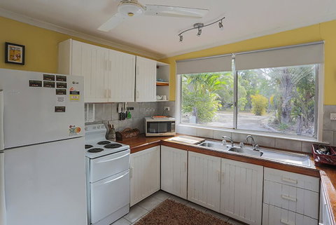 Yellow Cottage - Bush And Beach - Accommodation NSW 3