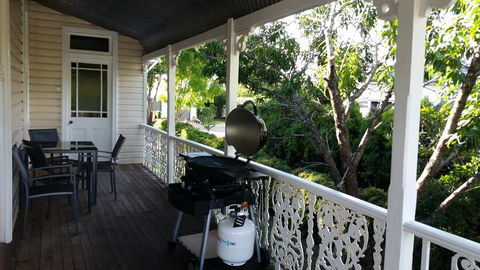 YesterYear On West - Accommodation NSW 2