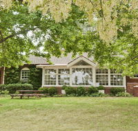York Cottage - grand gate house and enchanting gardens - Accommodation NSW