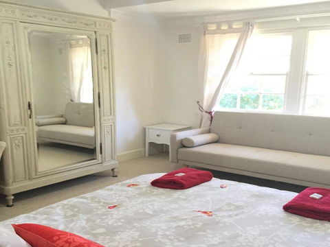 York Cottage - Grand Gate House And Enchanting Gardens - Accommodation NSW 2