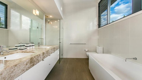 Your Luxury Escape - Kiah 11 Beach House Ocean Views - Accommodation NSW 2
