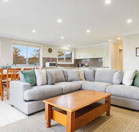 3A Kunama - 4BR House l Central Location l Aircon l WiFi - Accommodation NSW