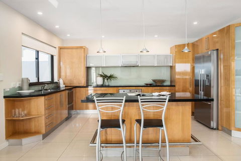 Affordable Riverfront, Pool, Private Pontoon - Accommodation NSW 3