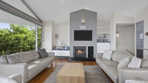 A Beachside Getaway - 8 - Accommodation NSW 1
