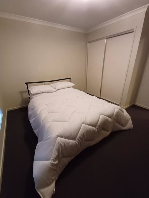 A Beautiful And Spacious Home - Accommodation NSW 3