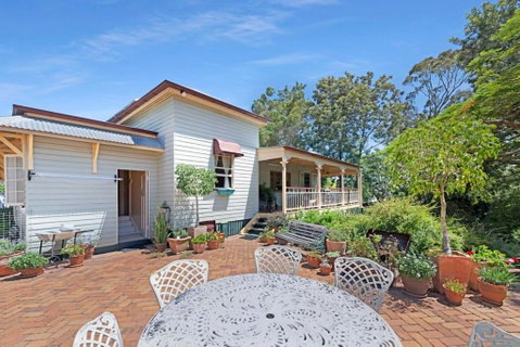 A Charming Queenslander - Accommodation NSW 2