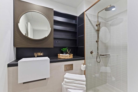 A Chic 2BR Apt Right Next To Melbourne Central - Accommodation NSW 3