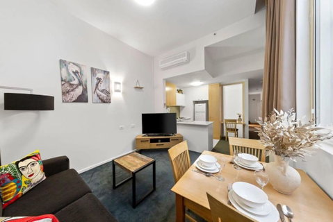 A Chic Apartment On Bourke St Near Chinatown - Accommodation NSW 2