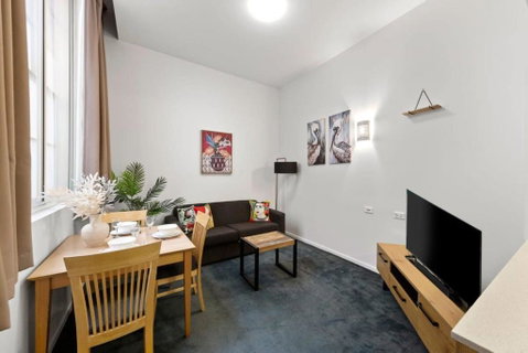 A Chic Apartment On Bourke St Near Chinatown - Accommodation NSW 3